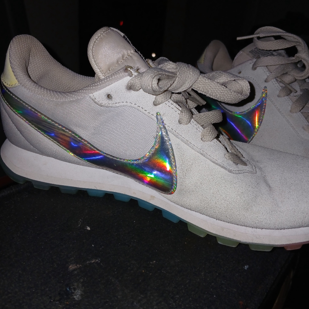 Nike - Picture 2 of 3